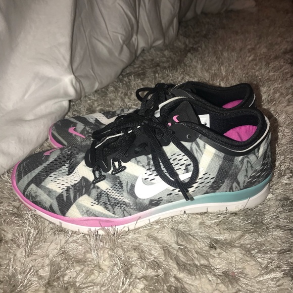 Nike Shoes - Nike Free 5.0